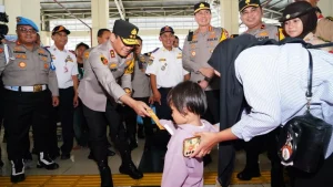 Kapolda Metro Pantau Mudik Di Terminal Stasiun Pastikan Pemudik Terlayani Aman