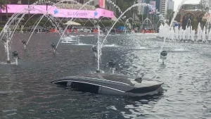 Mobil Byd Nyebur Kolam Bundaran Hi Dini Hari Pengemudi Tak Luka