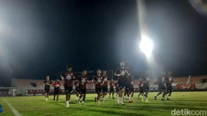 Semen Padang Pincang Lawan Borneo Fc Imran Bukan Alasan